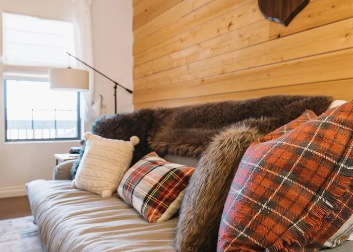 Cozy Townhouse, Walk To Breweries *
