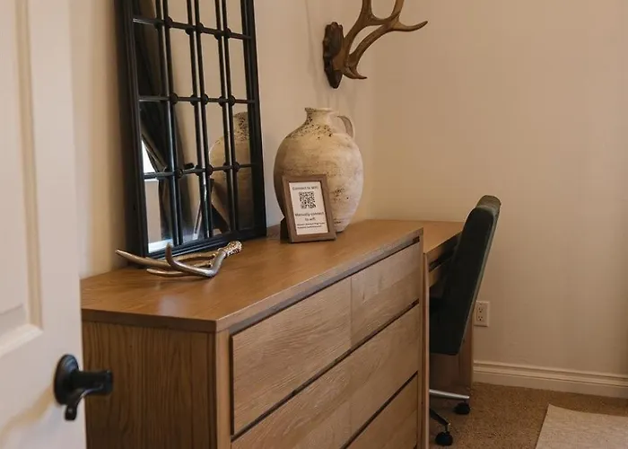 Cozy Townhouse, Walk To Breweries Apartment
